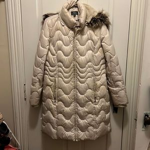 White winter jacket with detachable fur lined hood. Lined pockets